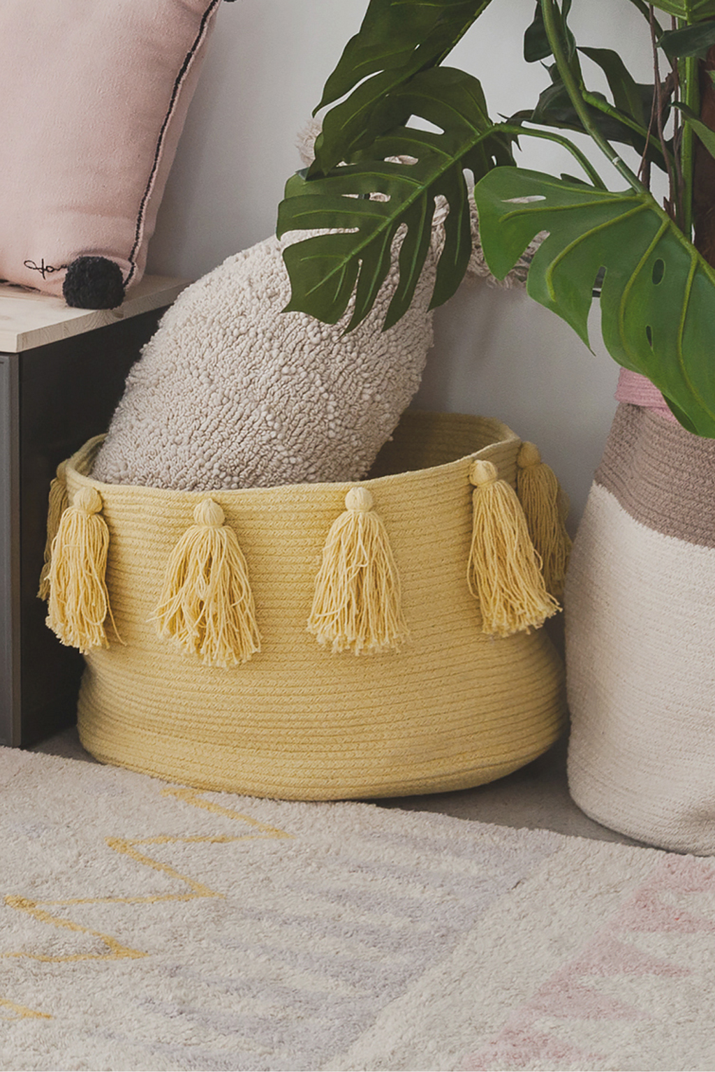 BASKET NEW TASSELS HONEY