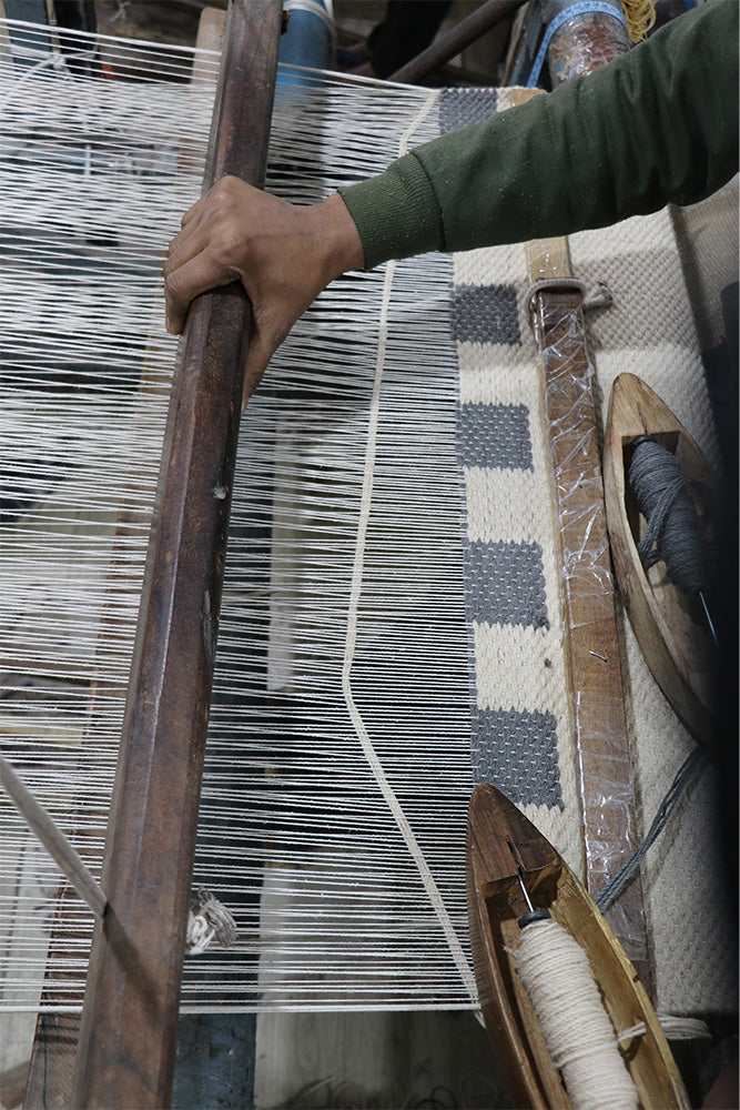 HANDLOOM RUG INTERSECTING NATURAL