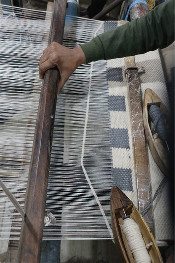 HANDLOOM RUG INTERSECTING NATURAL
