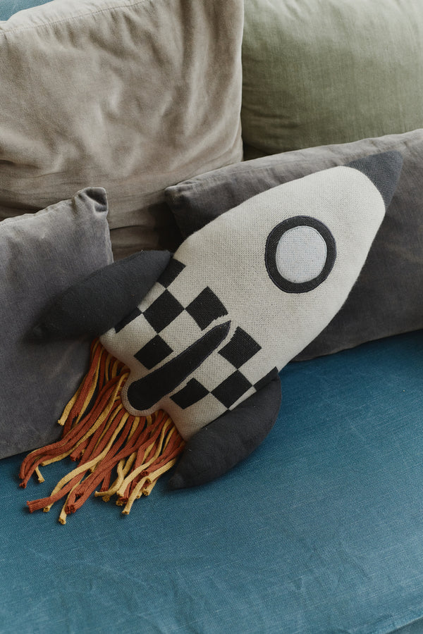 KNITTED CUSHION ROCKET