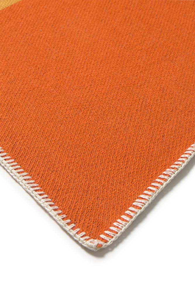 KNITTED BLANKET COLOR COMPOSITION