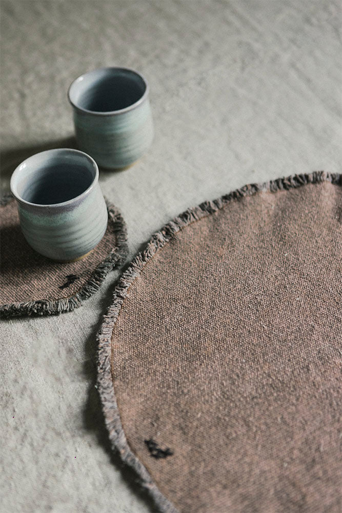 STONEWASHED PLACEMATS AND COASTERS SOIL BROWN (SET OF 4)