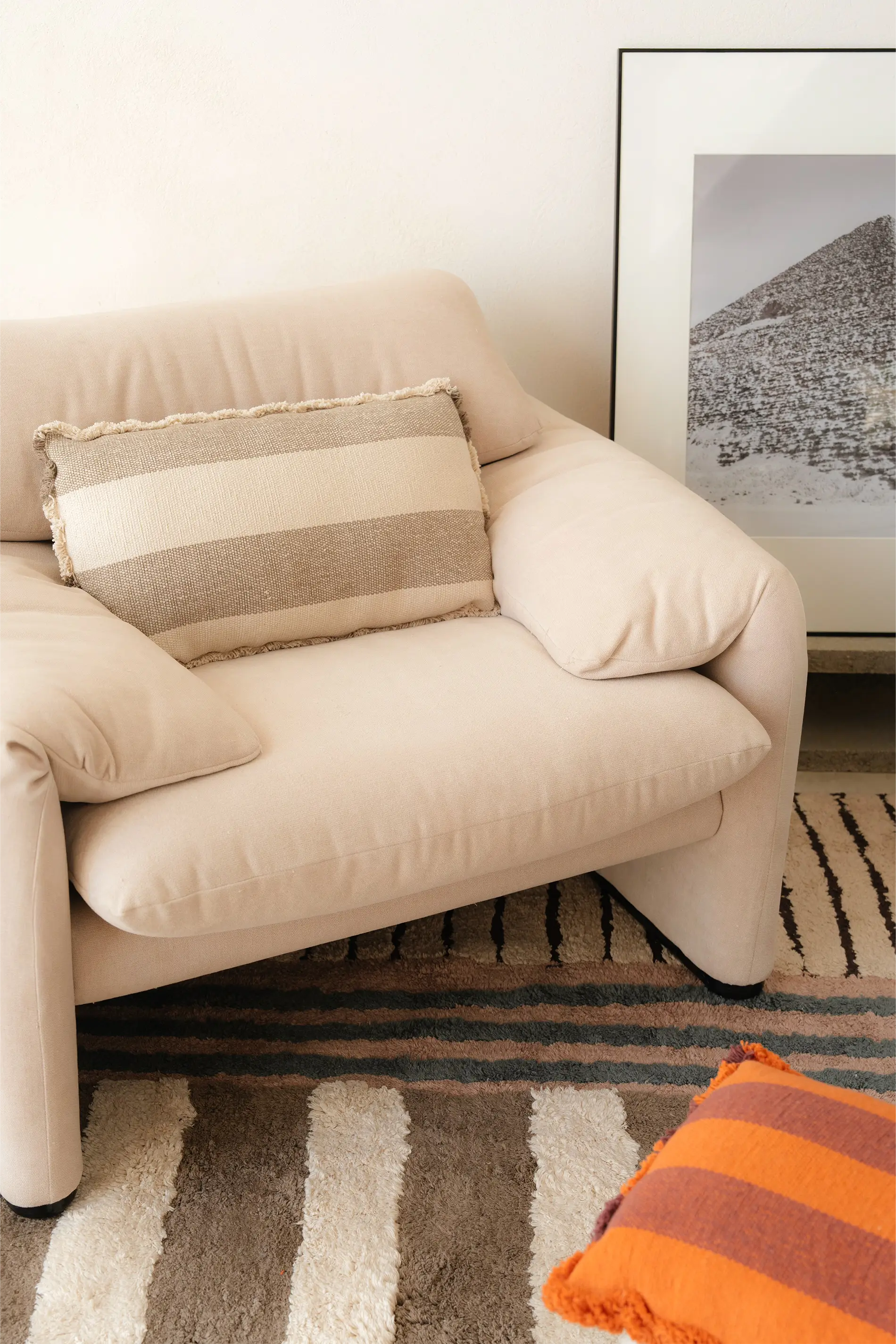 RECTANGULAR CUSHION LINES BROWN