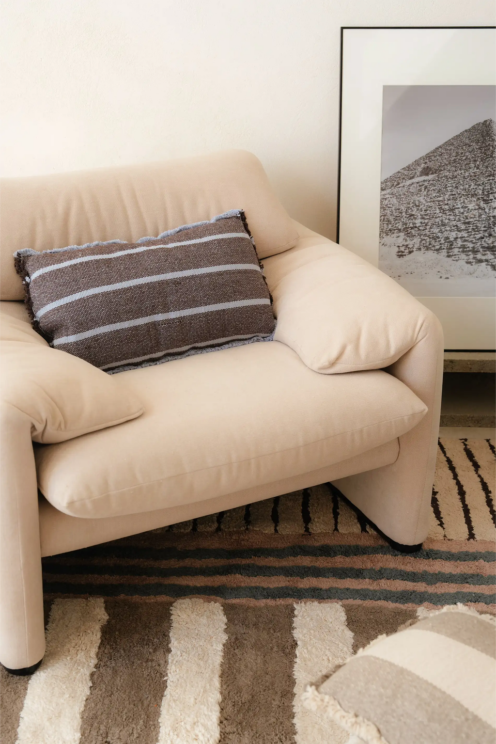 RECTANGULAR CUSHION LINES NAVY
