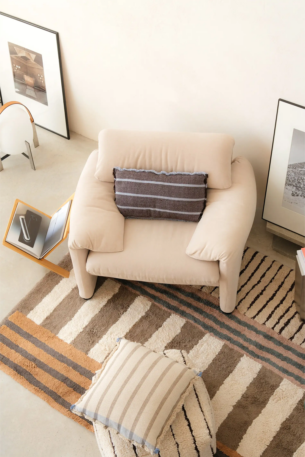 RECTANGULAR CUSHION LINES NAVY