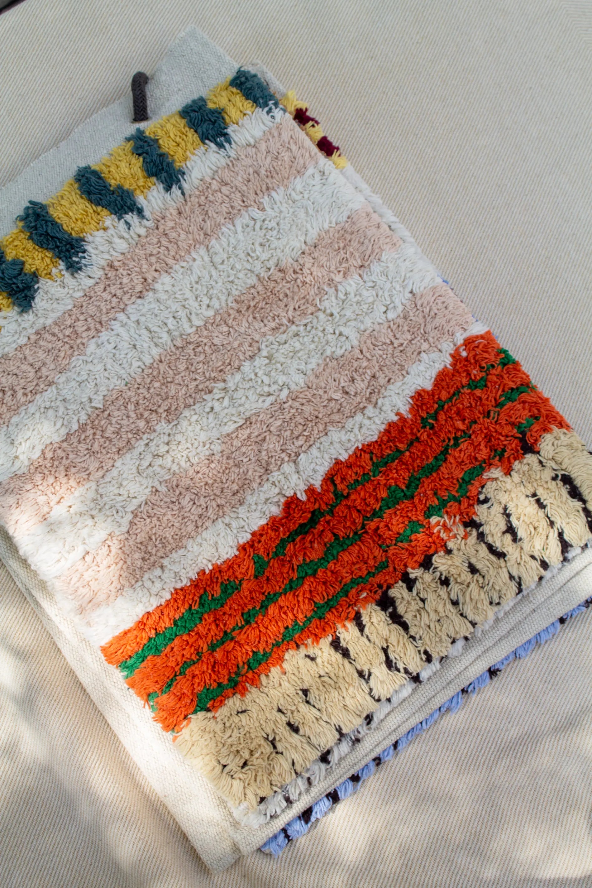 SAMPLE BOOK COLOR ON