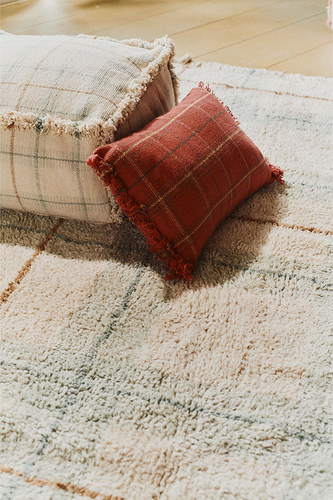 HANDLOOM CUSHION MAPPLE RED