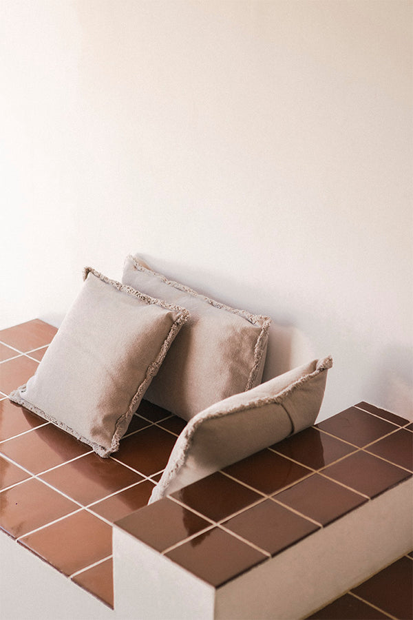 STONEWASHED SQUARE CUSHION NEW GREY
