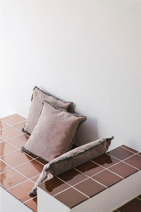 STONEWASHED SQUARE CUSHION SOIL BROWN