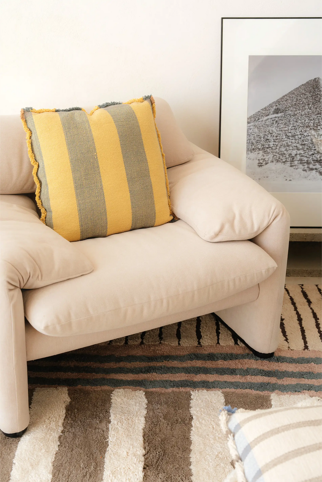 SQUARE CUSHION LINES OCHRE
