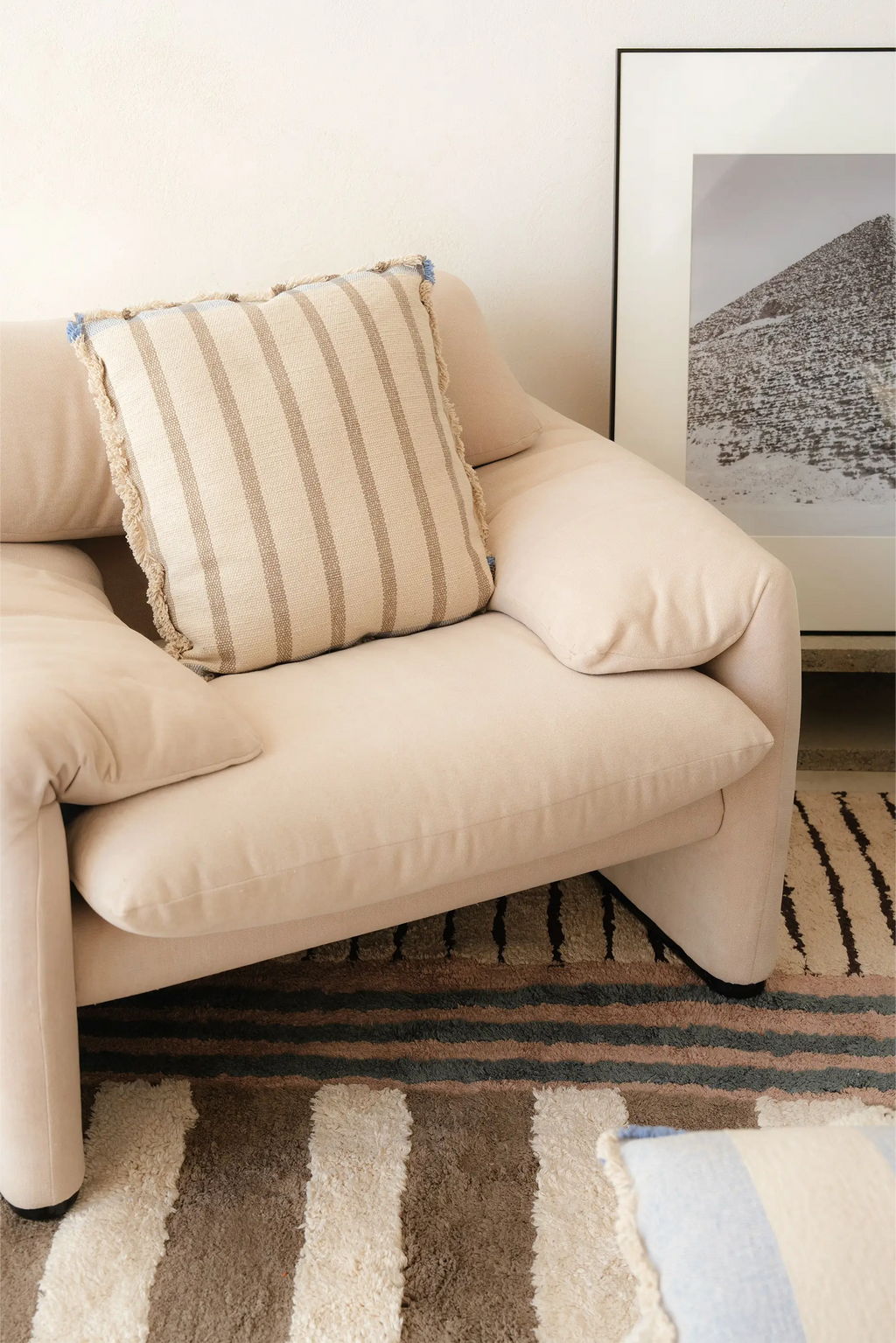 SQUARE CUSHION LINES BROWN