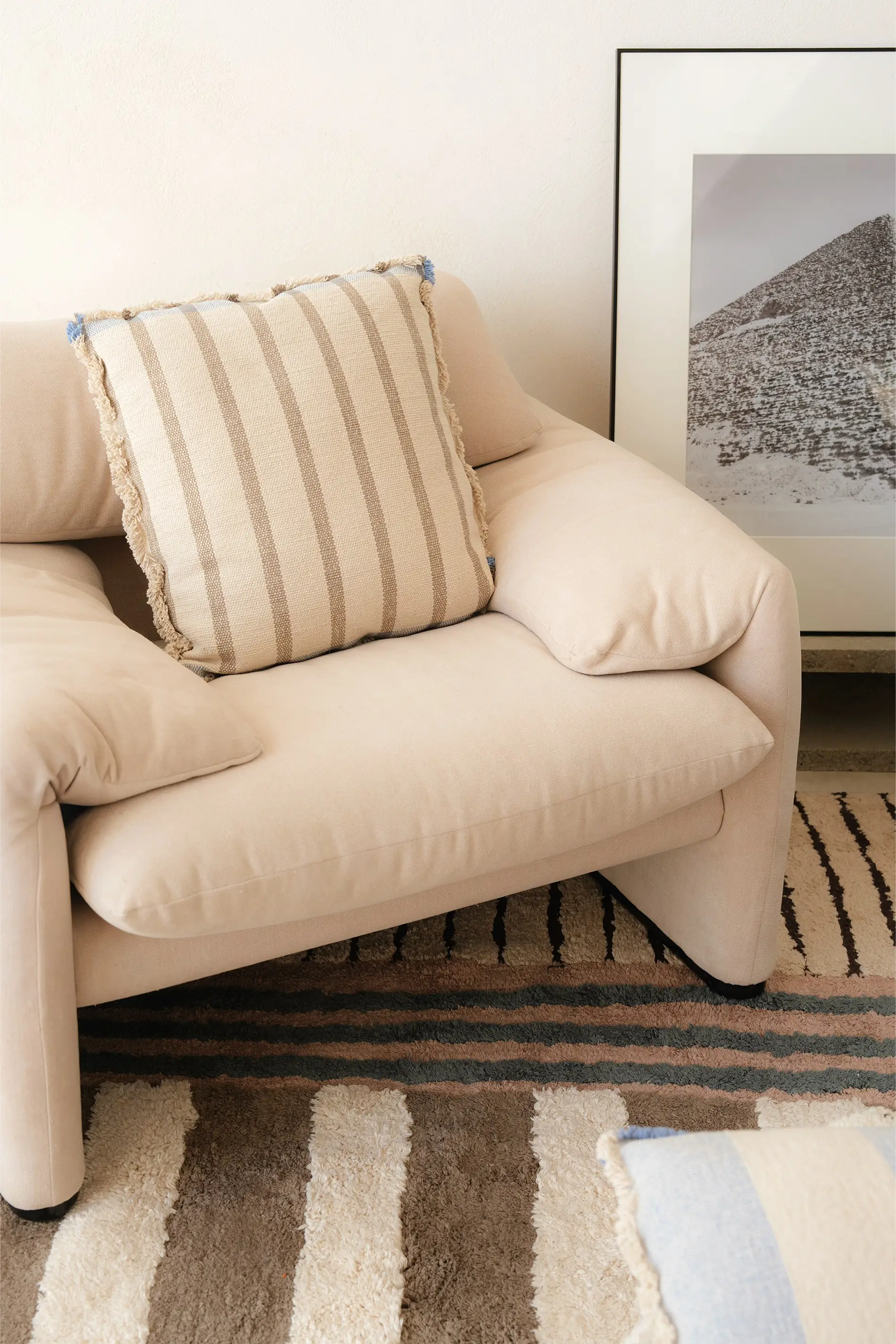 SQUARE CUSHION LINES BROWN