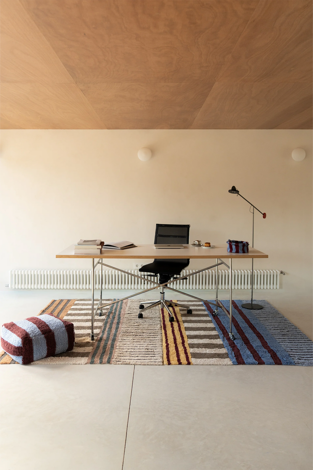 WASHABLE RUG COLOR ON INDIGO BLUE