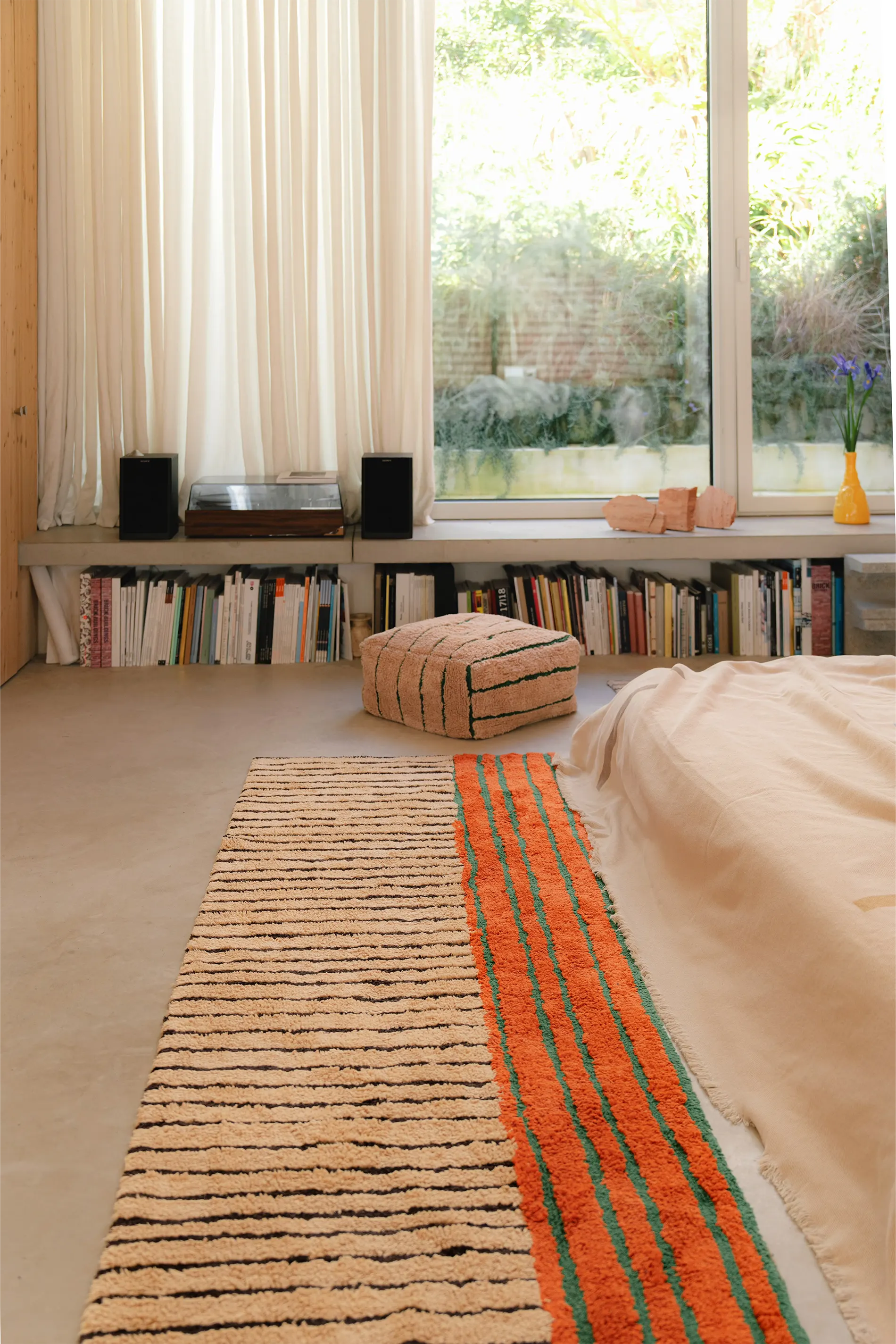 WASHABLE RUNNER RUG COLOR ON CLAY