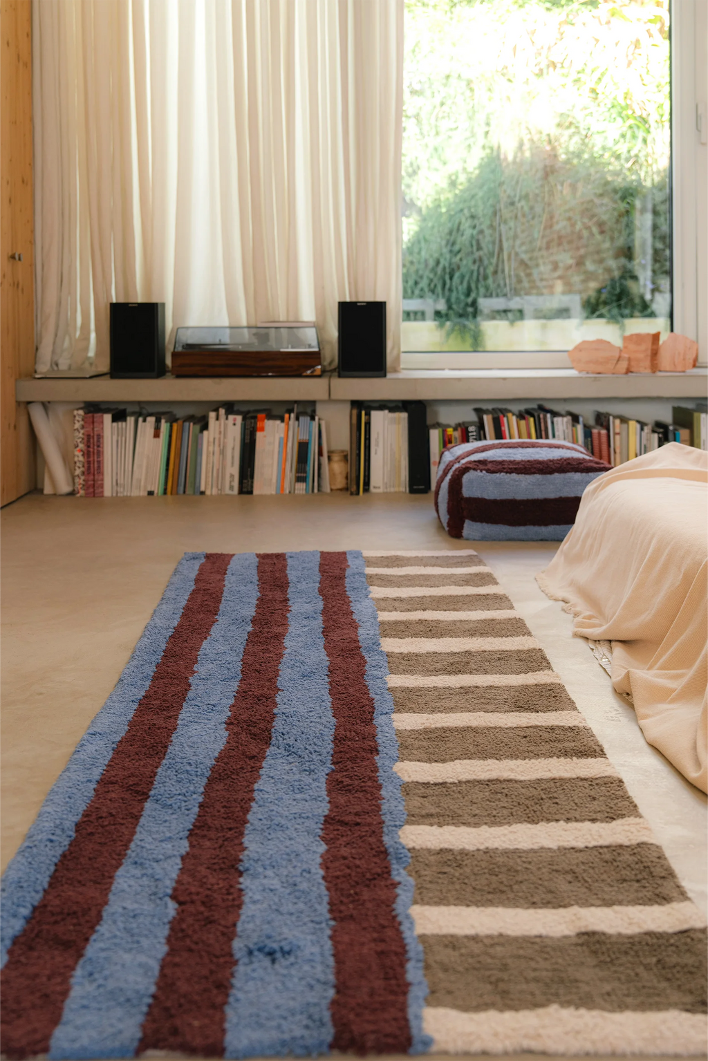 WASHABLE RUNNER RUG COLOR ON INDIGO BLUE