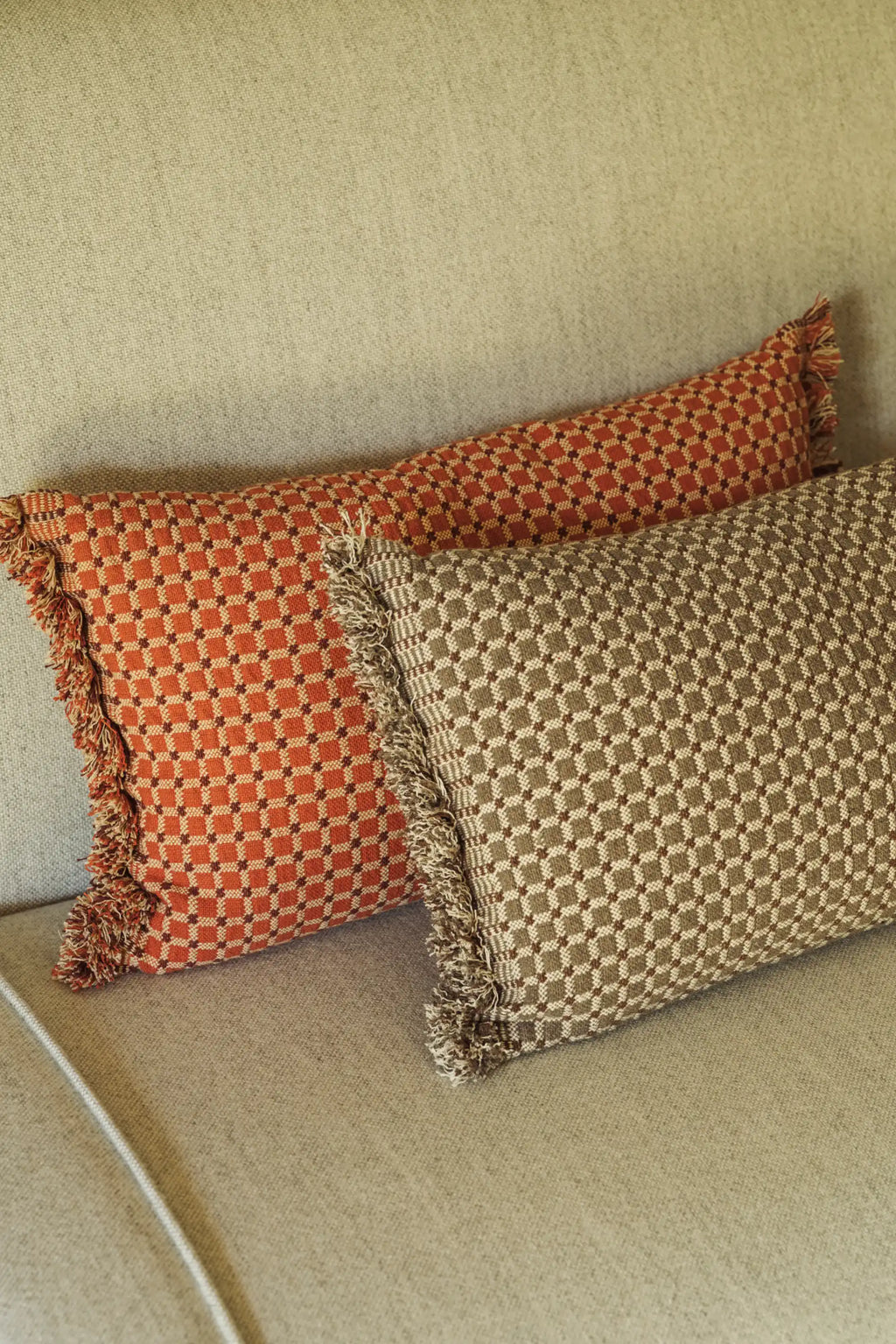 CUSHION CHECKER GREY