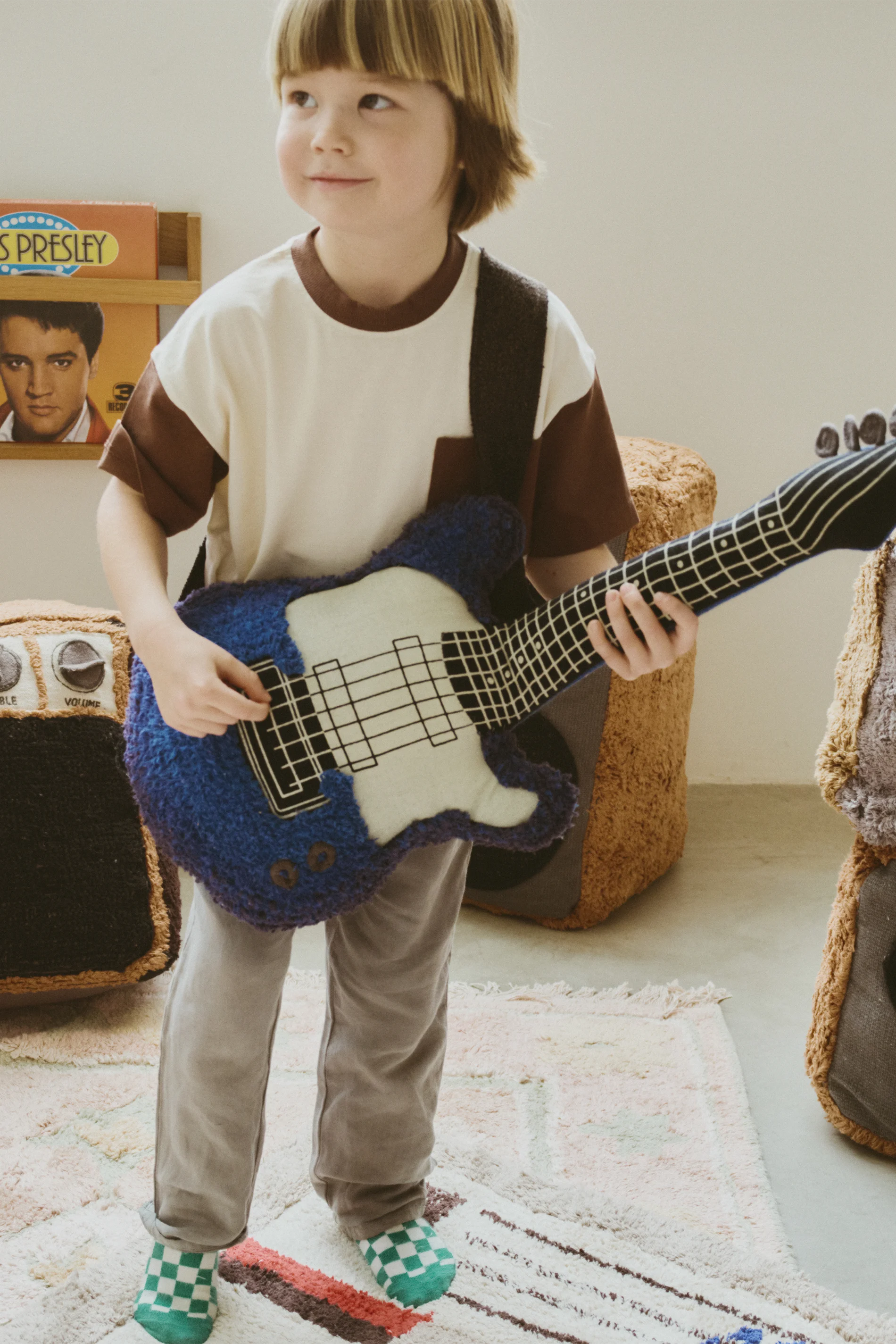 CUSHION ELECTRIC GUITAR