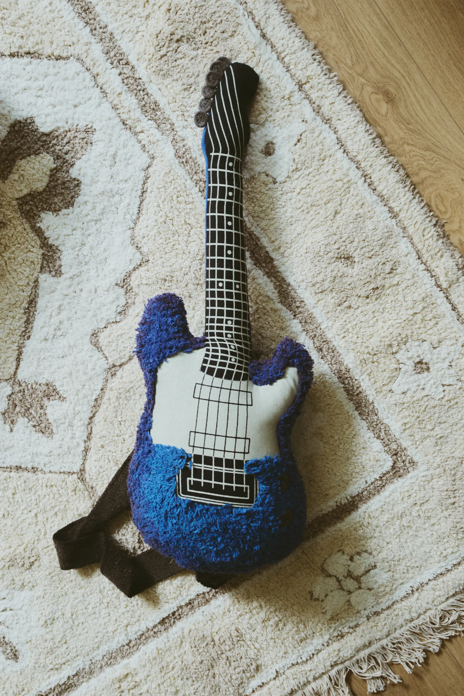 CUSHION ELECTRIC GUITAR