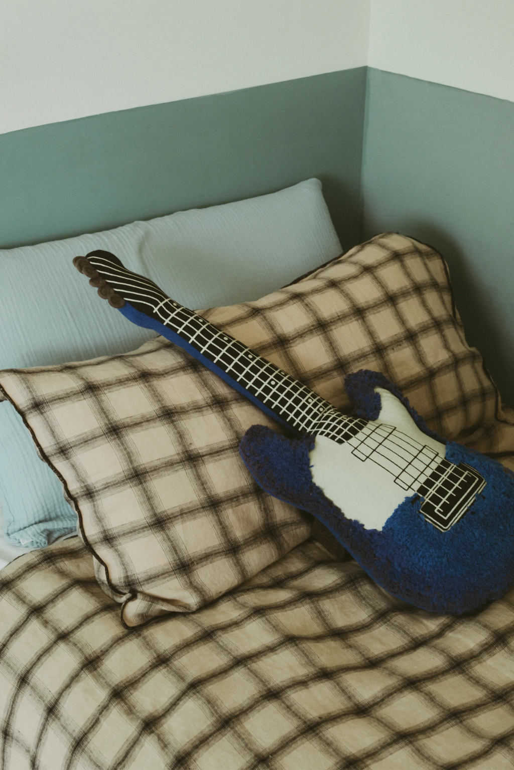CUSHION ELECTRIC GUITAR