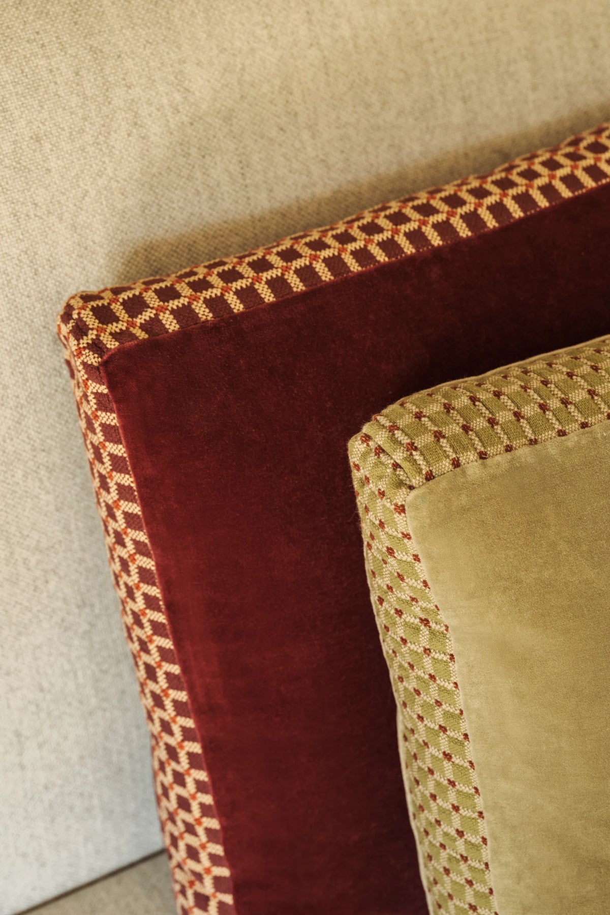 CUSHION FRAME MARSALA