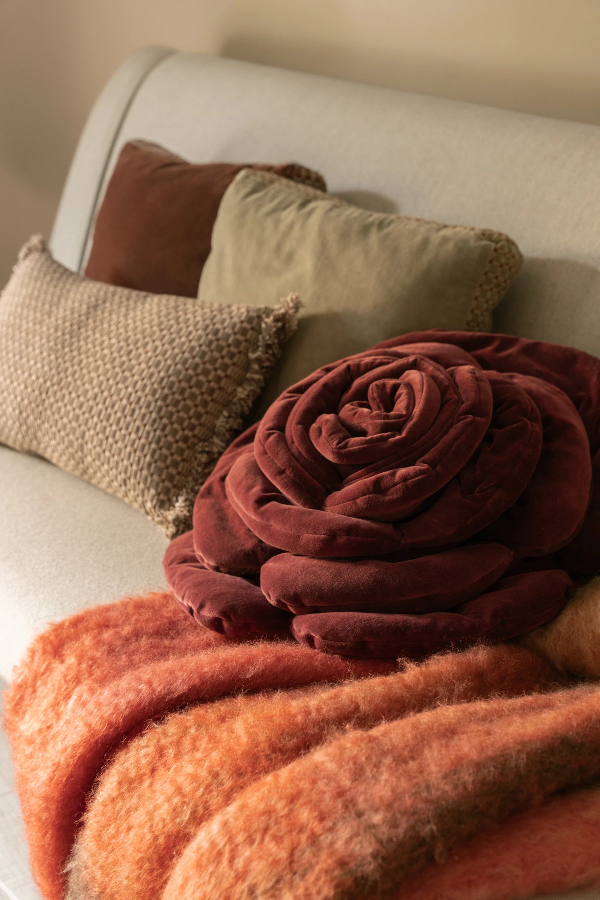 CUSHION ROSE