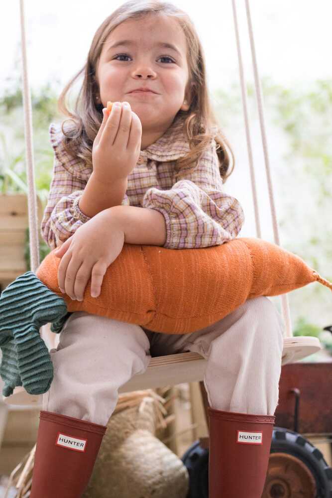 KNITTED CUSHION CATHY THE CARROT-Throw Pillows-Lorena Canals-3