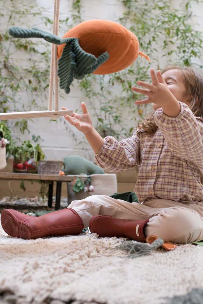 Knitted Cushion Cathy The Carrot – Lorena Canals | Official Website