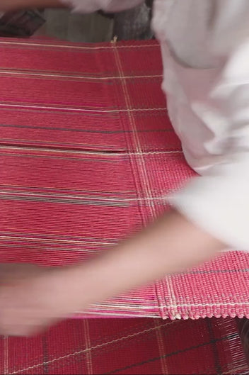 HANDLOOM CUSHION MAPPLE RED