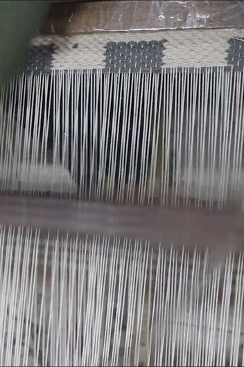 HANDLOOM RUG INTERSECTING NATURAL