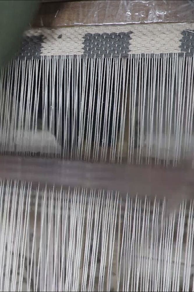 HANDLOOM RUG INTERSECTING NATURAL
