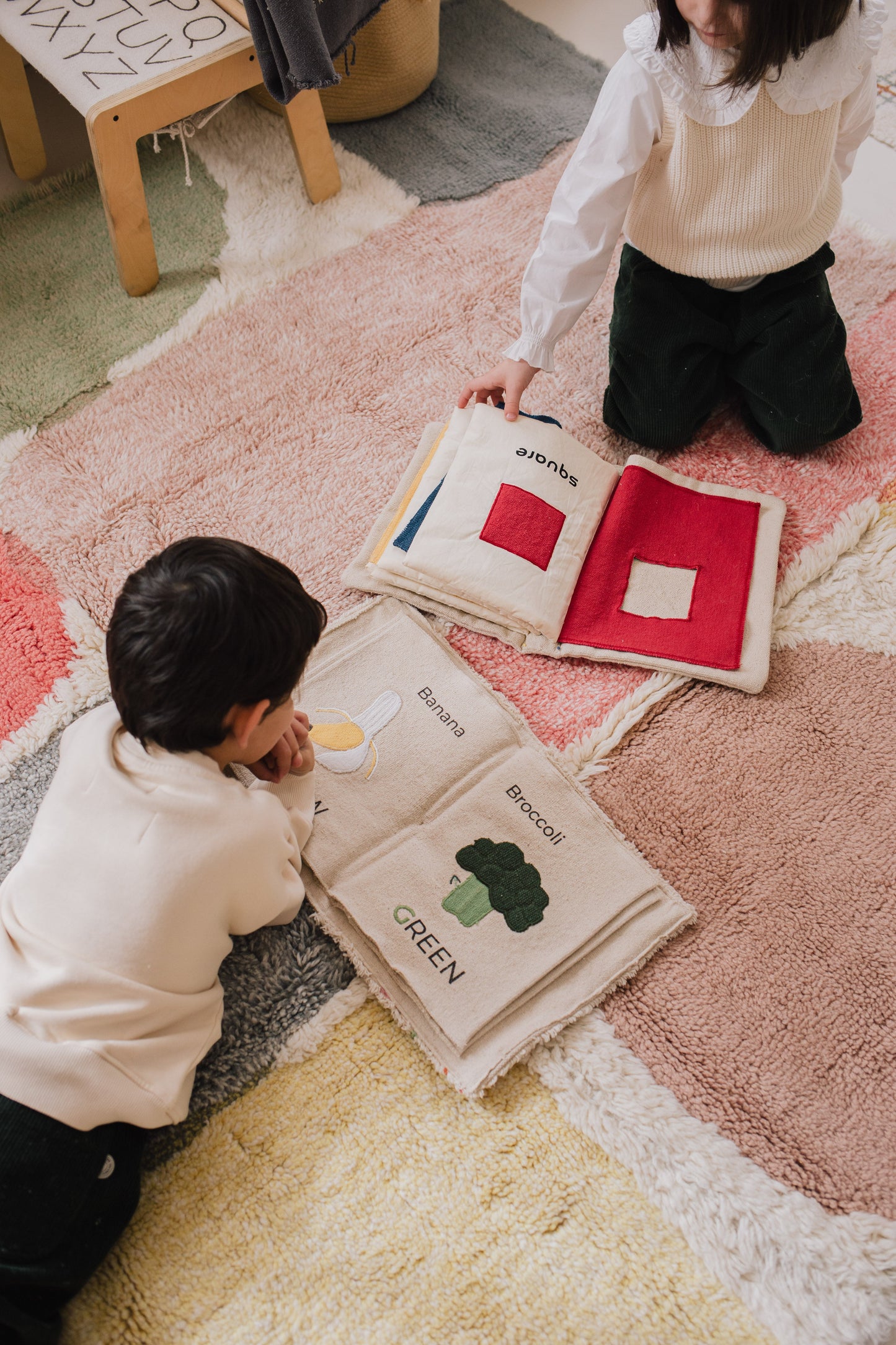 SENSORY BOOK COLOURS-Green Toys-By Lorena Canals-5