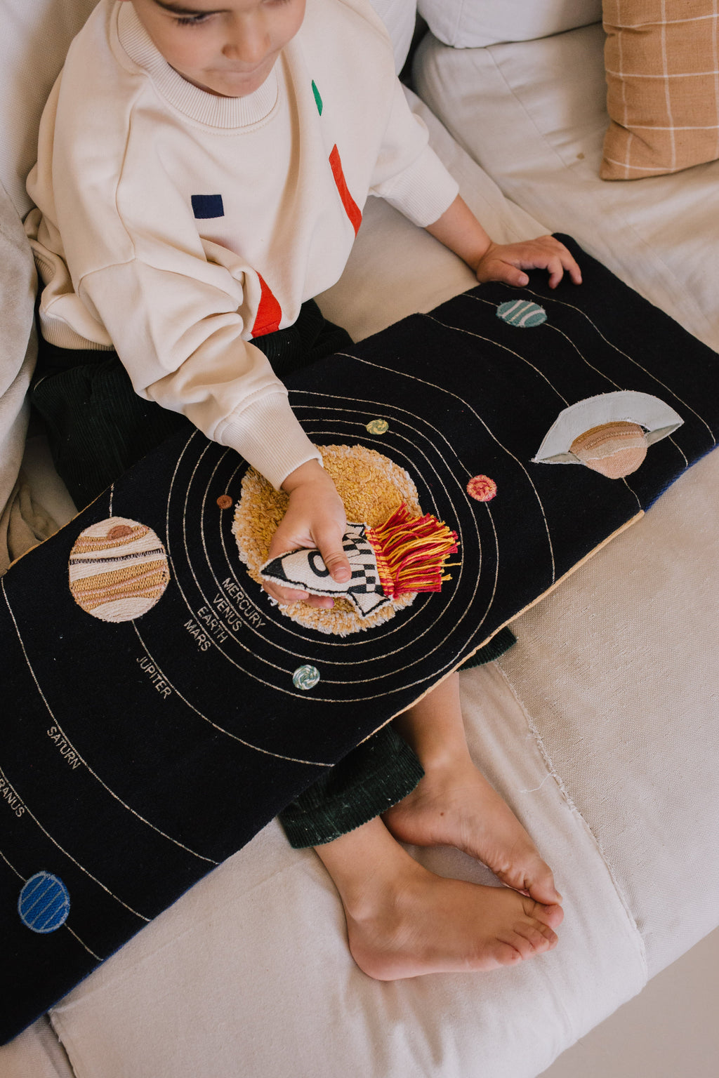 SENSORY BOOK GALAXY-Green Toys-By Lorena Canals-3