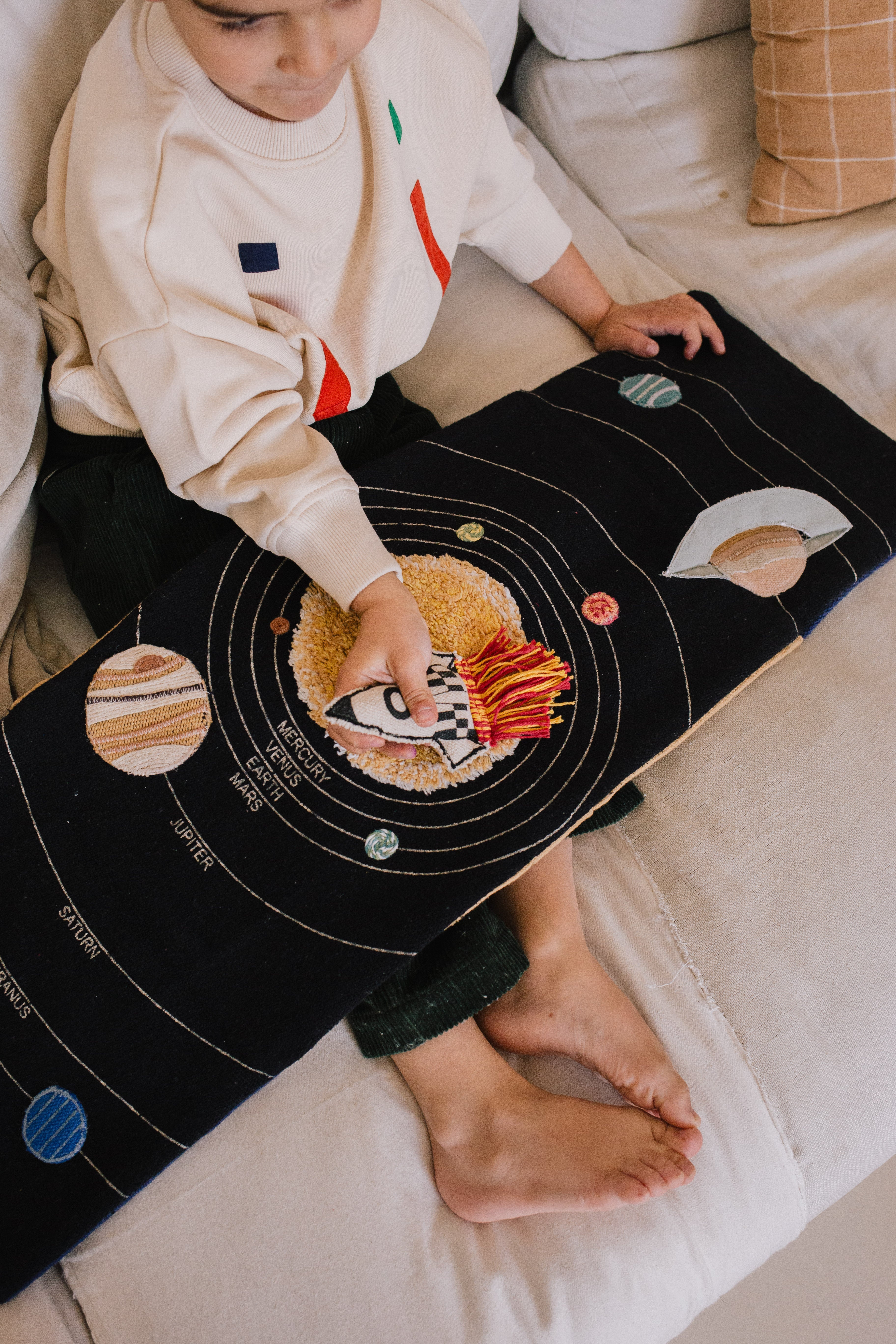 SENSORY BOOK GALAXY-Green Toys-By Lorena Canals-3