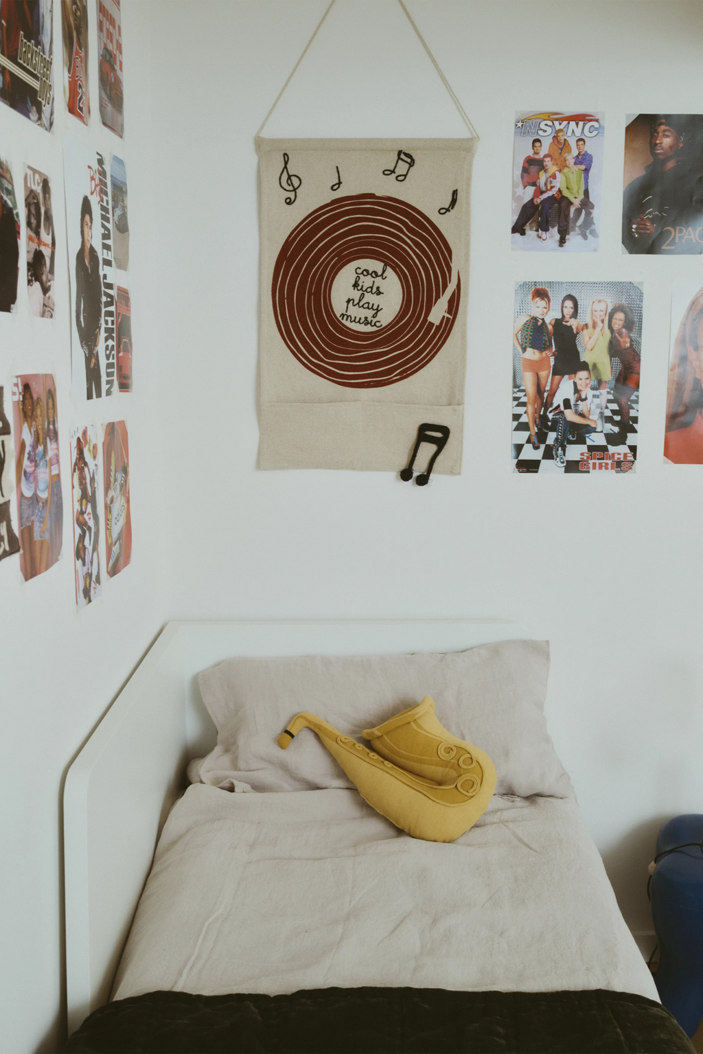 WALL HANGER MUSIC