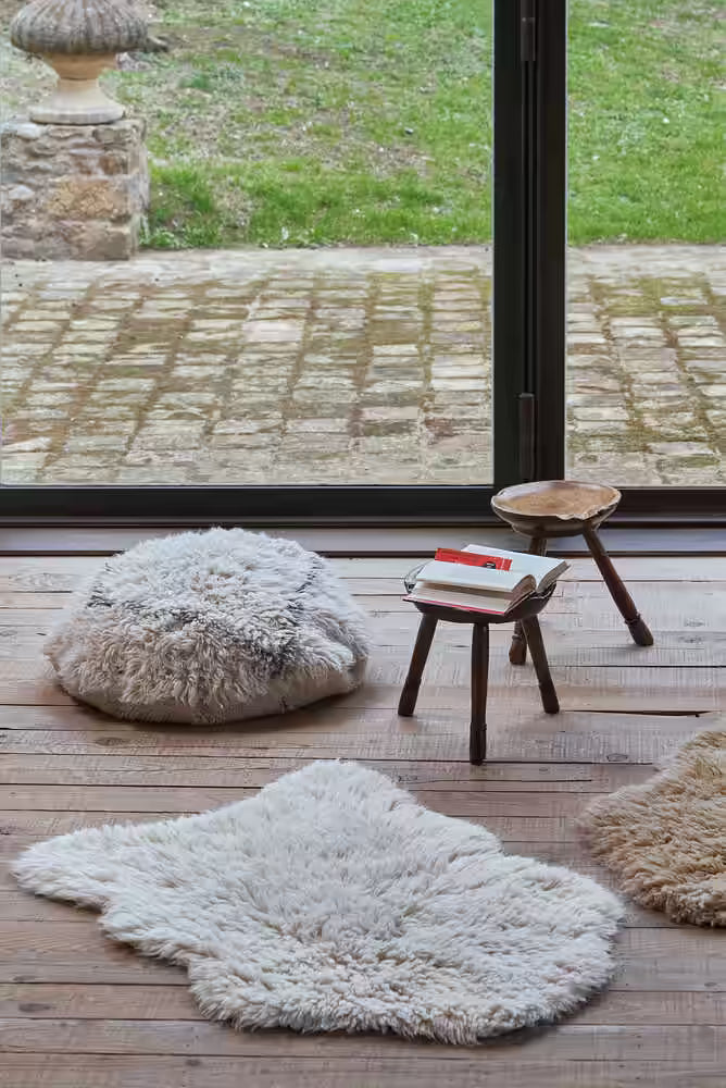 WOOL RUG WOOLLY SHEEP WHITE